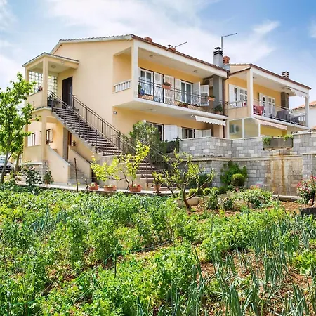 Morozin Apartment Silo (Krk)