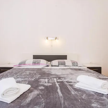 Morozin Apartment Silo (Krk)